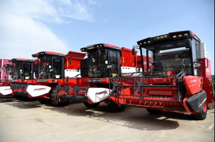 尤美玲:經(jīng)濟效益高是用戶爭相搶購買中聯(lián)收獲花生機的主要原因