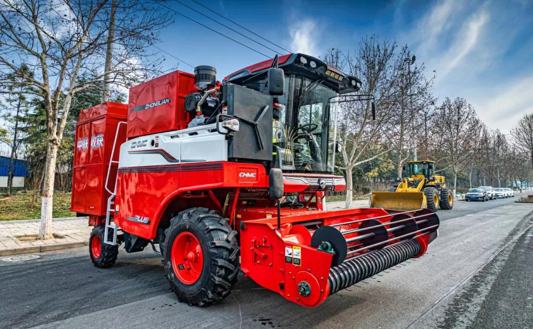 農(nóng)民致富神器原來是——鄭州中聯(lián)收獲花生撿拾收獲機 神器1.jpg