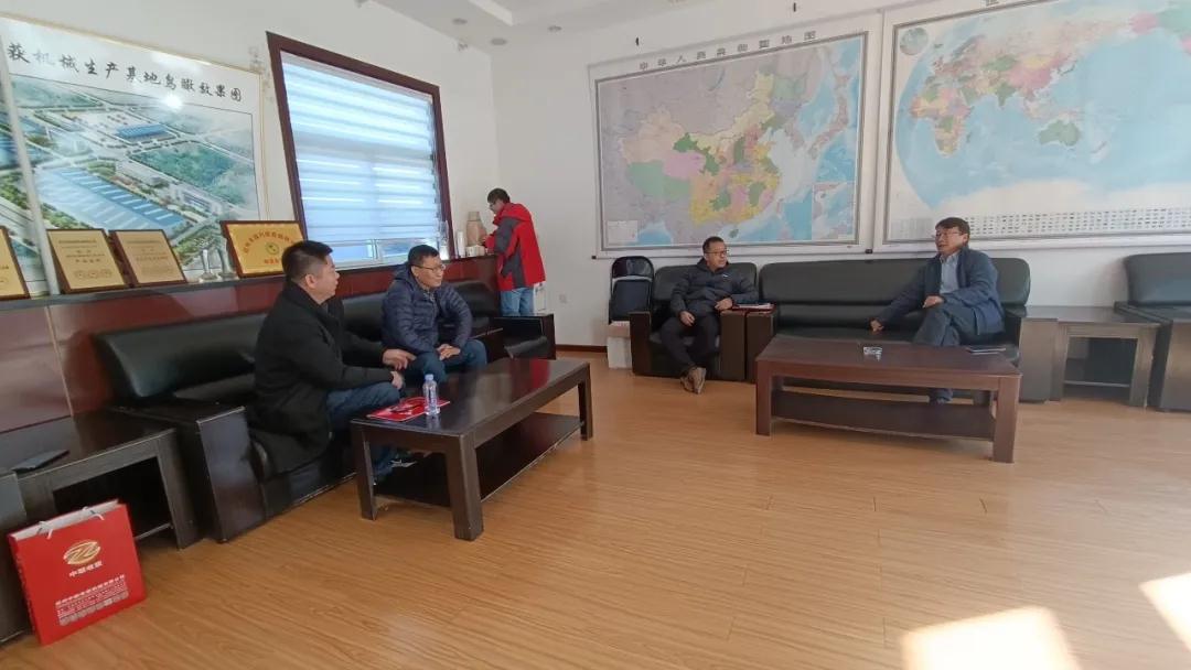 熱烈歡迎中國農(nóng)機(jī)工業(yè)協(xié)會(huì)代表團(tuán)蒞臨鄭州中聯(lián)參觀指導(dǎo)工作 12.24.jpg